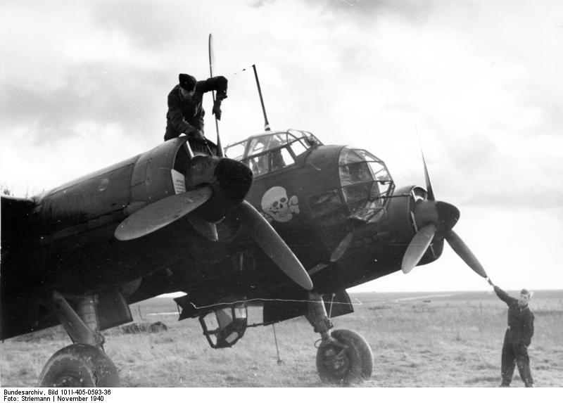 Bundesarchiv_Bild_101I-405-0593-36,_Flug